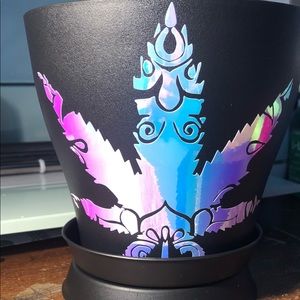 Plastic flower pot with leaf 6 inch